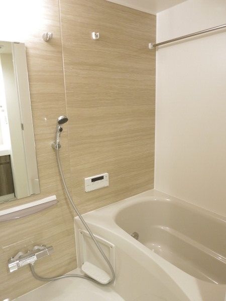 バス・シャワールーム　※反転タイプのお部屋の写真を使用しています。