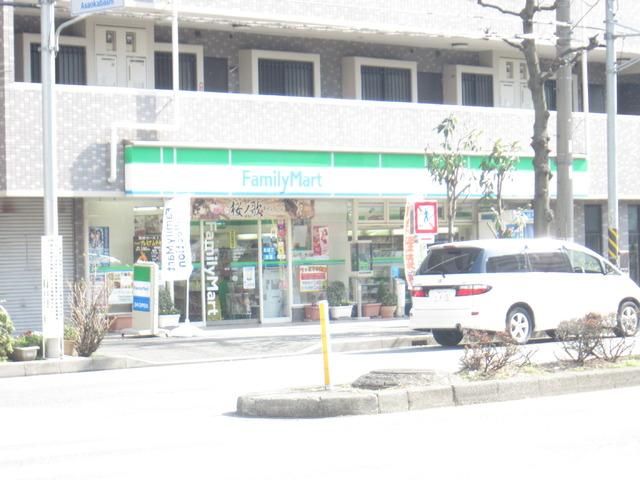 コンビニ　★★ファミリーマート（コンビニ）まで152m