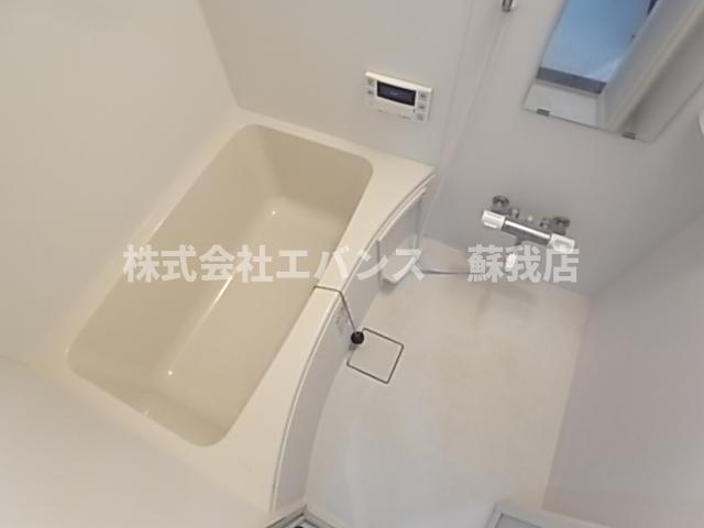 バス・シャワールーム　コンパクトで使いやすいお風呂です