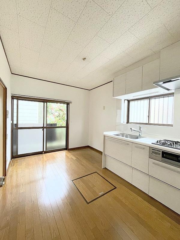 高田東貸テラスハウスの居間写真