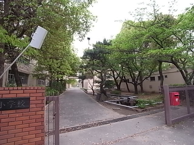 小学校　潮見小学校（小学校）まで88m