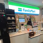 コンビニ　ファミリーマート明治神宮外苑／S店（コンビニ）まで380m