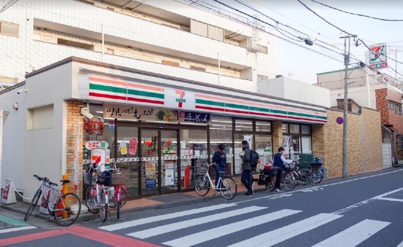 コンビニ　セブン-イレブン 足立柳原２丁目店（コンビニ）まで220m