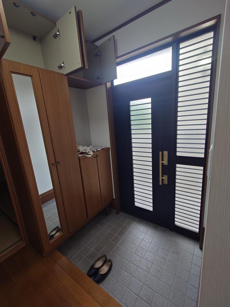 井野浅田貸家の玄関写真