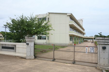 小学校　龍ケ崎市立城ノ内小学校（小学校）まで383m