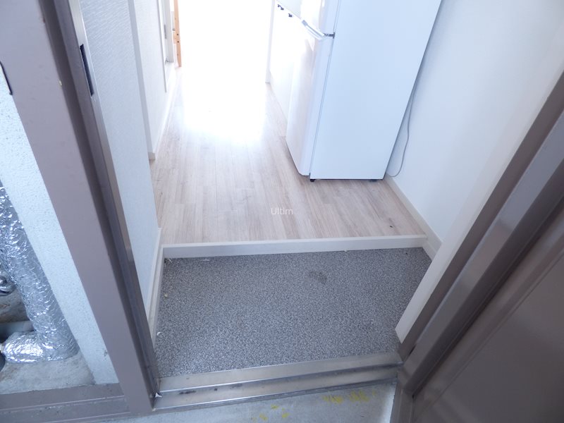 玄関　別部屋のお写真です。ご参考までに！