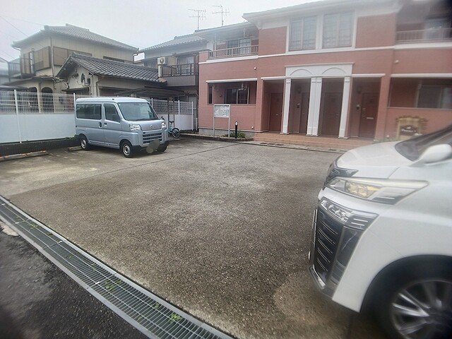 駐車場　駐車場に車を止められます
