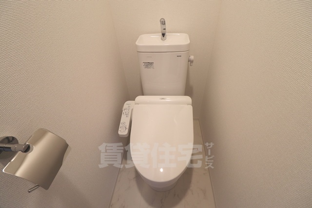 地下鉄御堂筋線 江坂駅 徒歩13分 10階建 築8年のトイレ写真