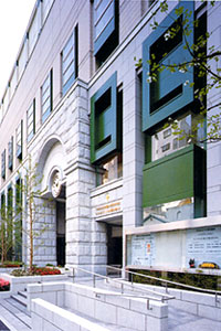 図書館　中央区立日本橋図書館（図書館）まで382m
