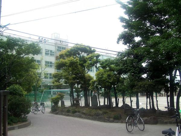 中学校　江戸川区立葛西第二中学校（中学校）まで889m
