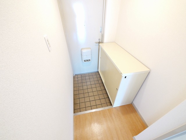 近鉄奈良線 新大宮駅 徒歩3分 7階建 築39年の玄関写真