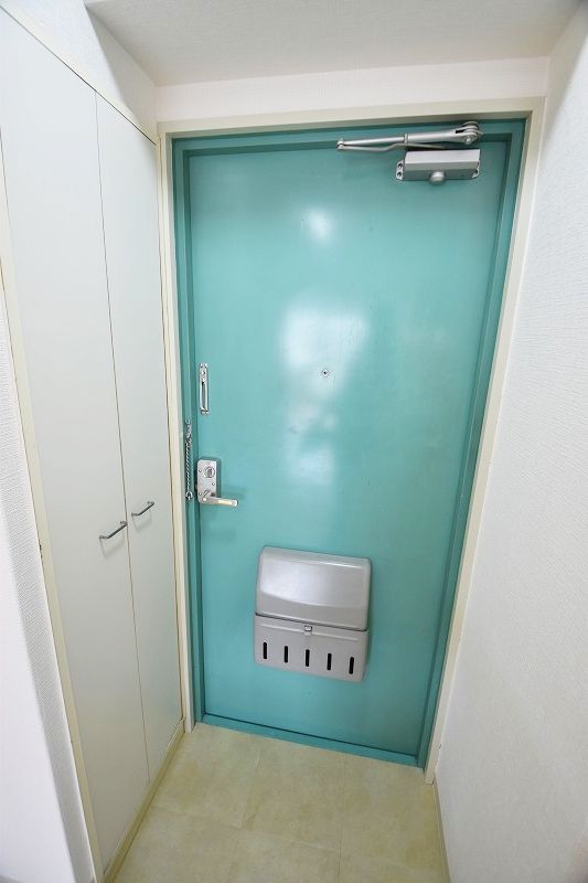 玄関　靴が多く入るので、来客時にも慌てません♪