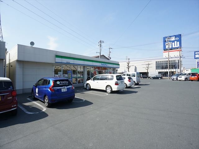 コンビニ　ファミリーマート　浜松住吉店（コンビニ）まで368m