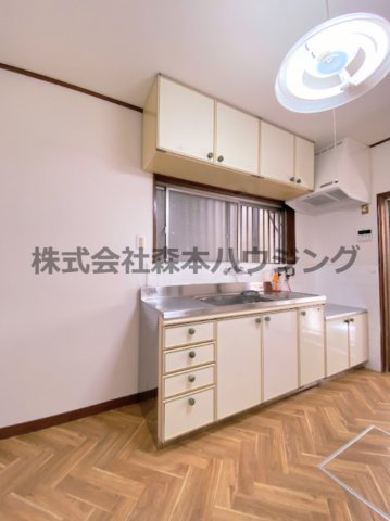 寝屋川市点野1丁目戸建のキッチン写真