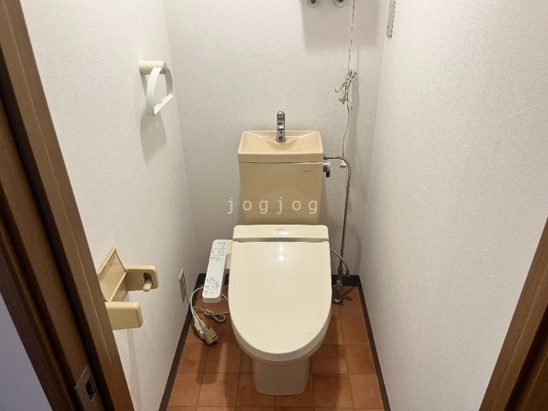 トイレ　温水洗浄便座