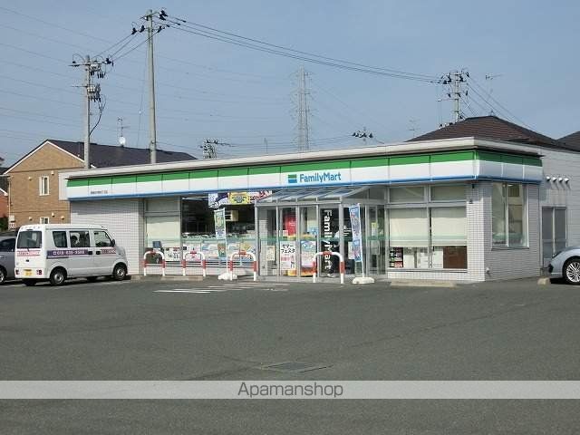 コンビニ　ファミリーマート（コンビニ）まで693m
