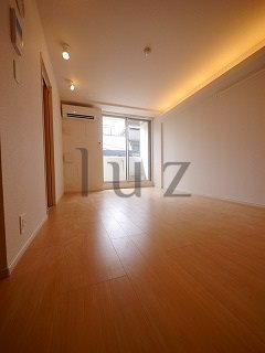 ヴェルジェ天王町の居間写真