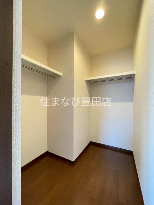 ＪＲ東海道本線 刈谷駅 バス乗車時間：18分 最寄りバス停で下車 徒歩8分 2階建 築11年の内装写真