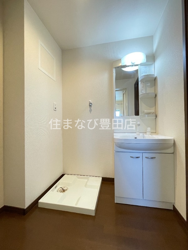 ＪＲ東海道本線 刈谷駅 バス乗車時間：18分 最寄りバス停で下車 徒歩8分 2階建 築11年の内装写真