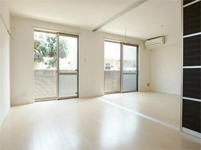 居室・リビング　明るいお部屋です