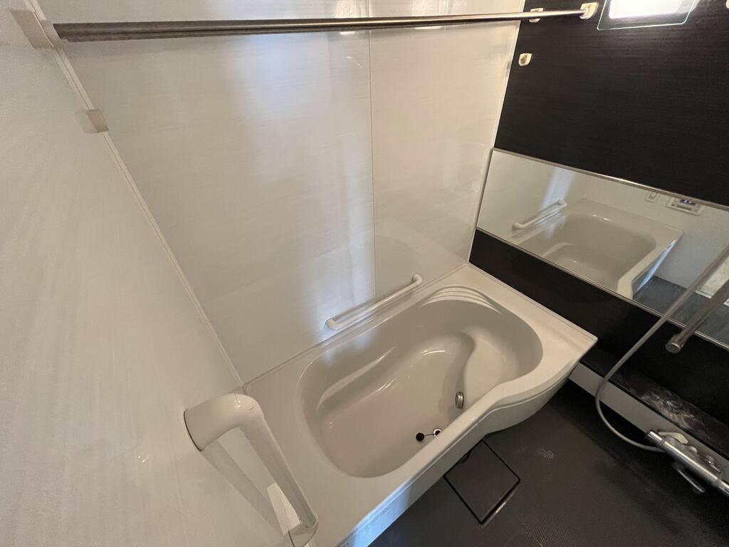 バス・シャワールーム　※同建物の別のお部屋の写真です。