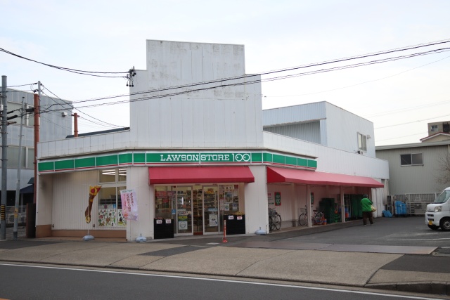 コンビニ　ローソンストア100 名東香流店（コンビニ）まで300m