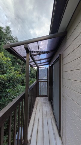 バルコニー　ロングバルコニー。2面に屋根がついています