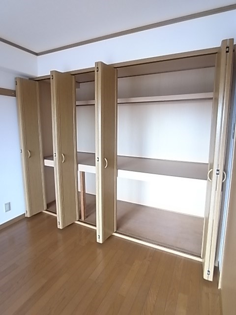 阪急神戸線 王子公園駅 徒歩10分 6階建 築26年の内装写真