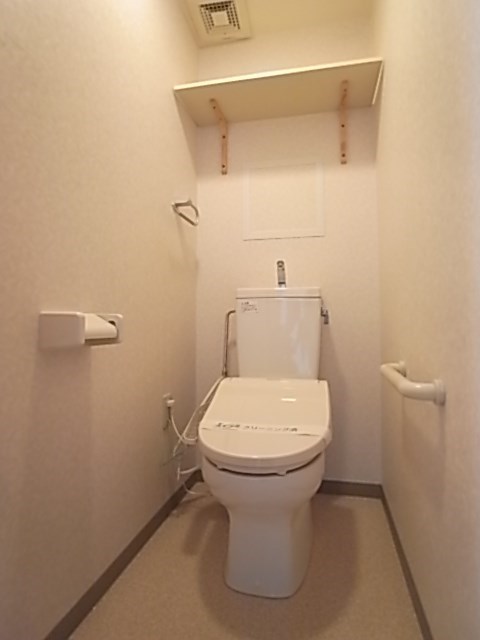 阪急神戸線 王子公園駅 徒歩10分 6階建 築26年のトイレ写真