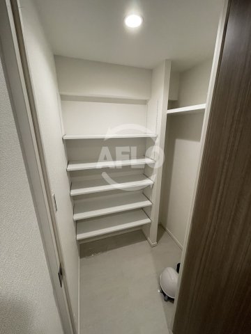 収納　シーズンフラッツ梅田北　シューズインクローゼット