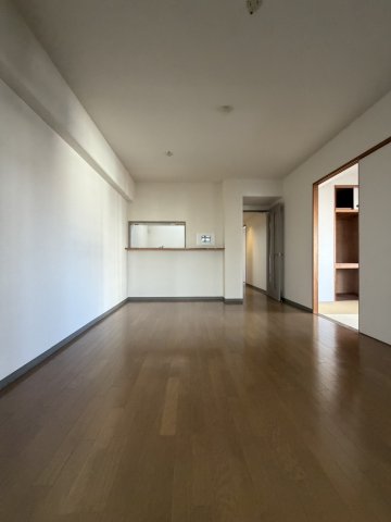 ブルーライン 吉野町駅 徒歩4分 11階建 築27年の居間写真