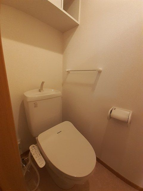 ＪＲ信越本線 亀田駅 徒歩6分 2階建 築21年のトイレ写真