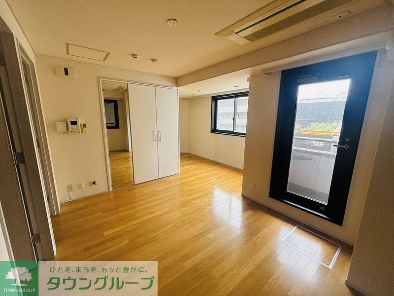 骨董通りビルの居間写真