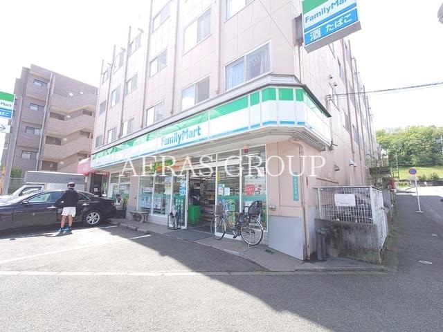 コンビニ　ファミリーマート 多摩連光寺店（コンビニ）まで417m