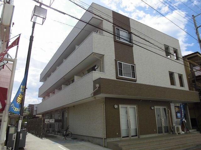 雨田ロイヤルパレスビルの外観写真