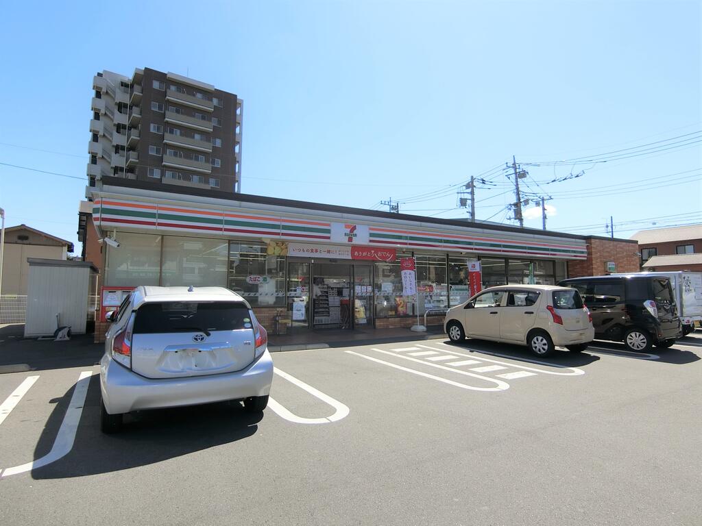 コンビニ　セブンイレブン前橋城東町店（コンビニ）まで798m