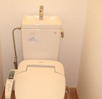 京王線 南平駅 徒歩3分 2階建 築19年のトイレ写真
