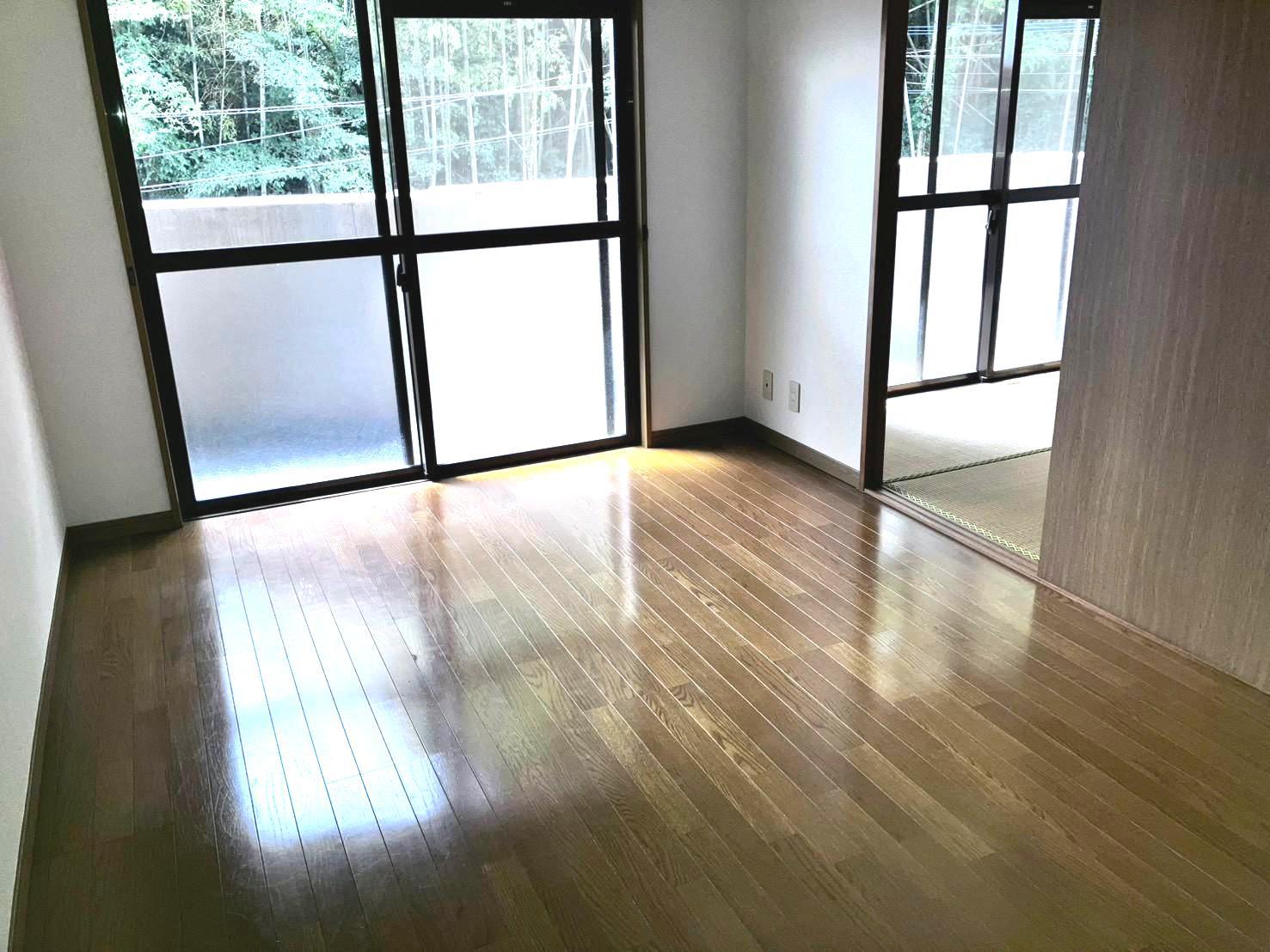 鹿児島市電谷山線 二軒茶屋駅 徒歩14分 4階建 築25年の居間写真