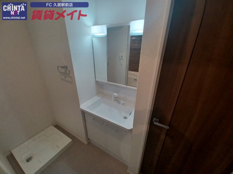 洗面設備　同型参考写真