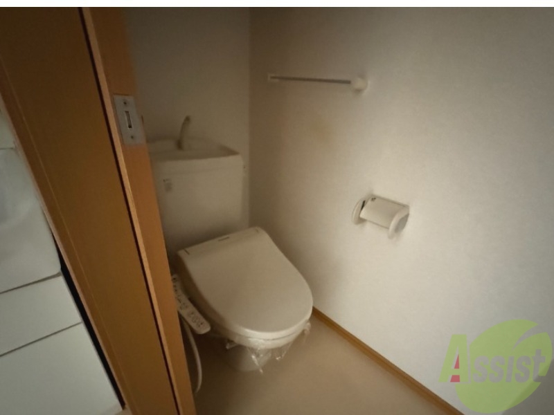 トイレ　トイレはウォシュレット機能付きです。安心して使用できますね。