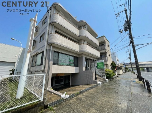 建物外観　住居者専用のごみ置き場があります♪