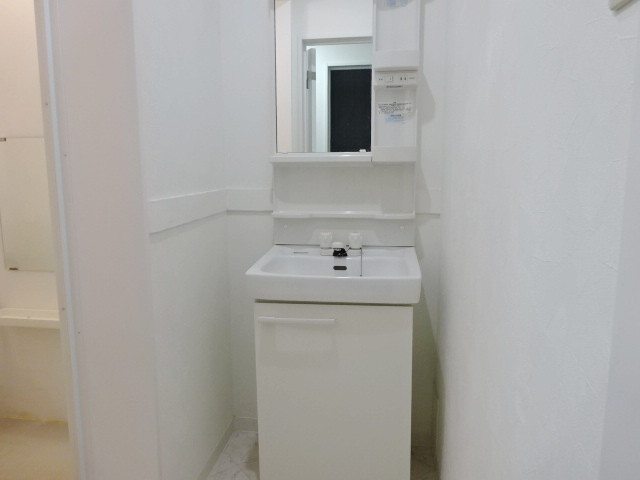 洗面設備　※内観写真は同タイプの別号室のものです。