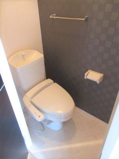 トイレ　写真は別の部屋のものです。