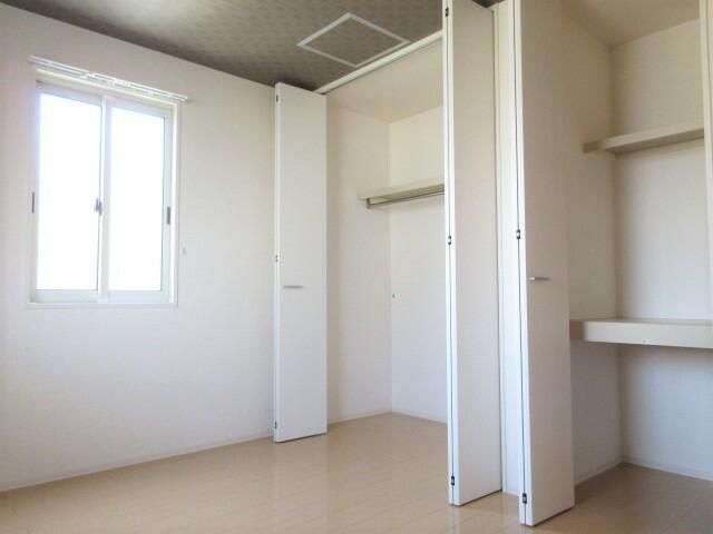 収納　写真は別の部屋のものです。