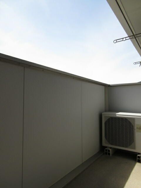 バルコニー　写真は別の部屋のものです。