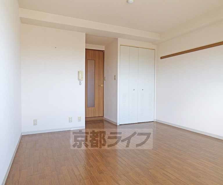 アティ今出川の居間写真