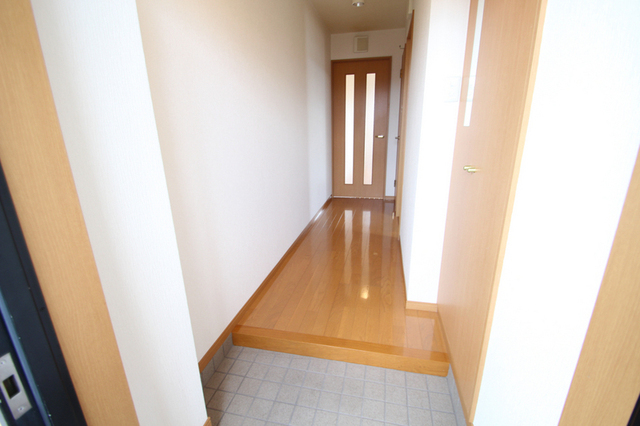 玄関　※他のお部屋の参考写真です