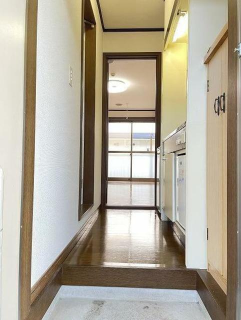 小田急小田原線 本厚木駅 バス乗車時間：20分 最寄りバス停で下車 徒歩5分 2階建 築33年の玄関写真