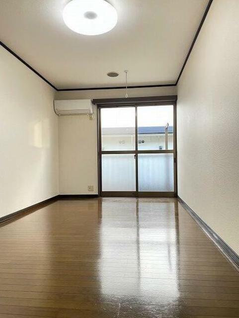 小田急小田原線 本厚木駅 バス乗車時間：20分 最寄りバス停で下車 徒歩5分 2階建 築33年の居間写真