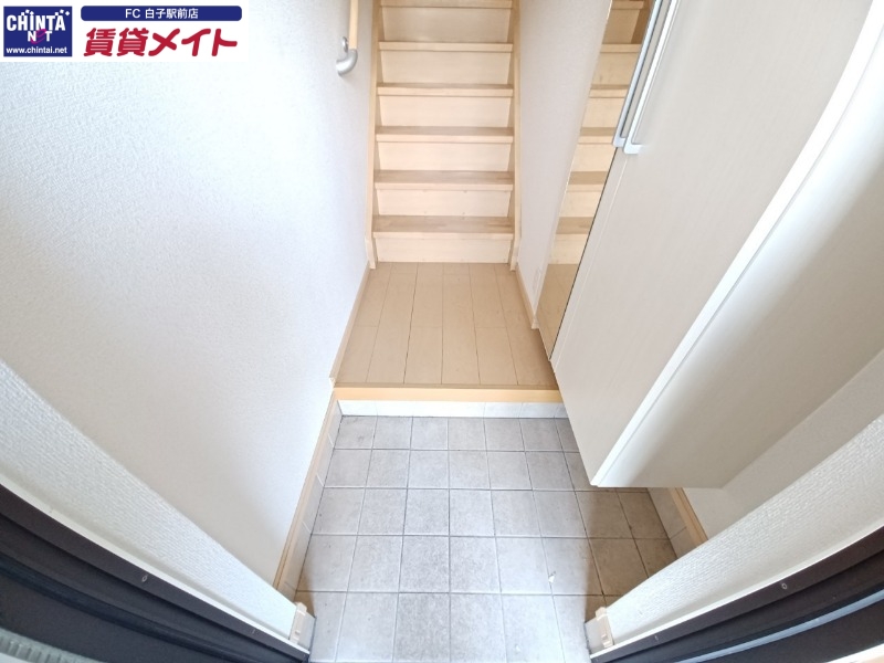 玄関　反転タイプ参考写真